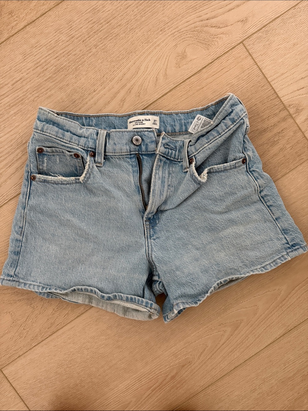 Abercrombie mid rise A-line short size 27